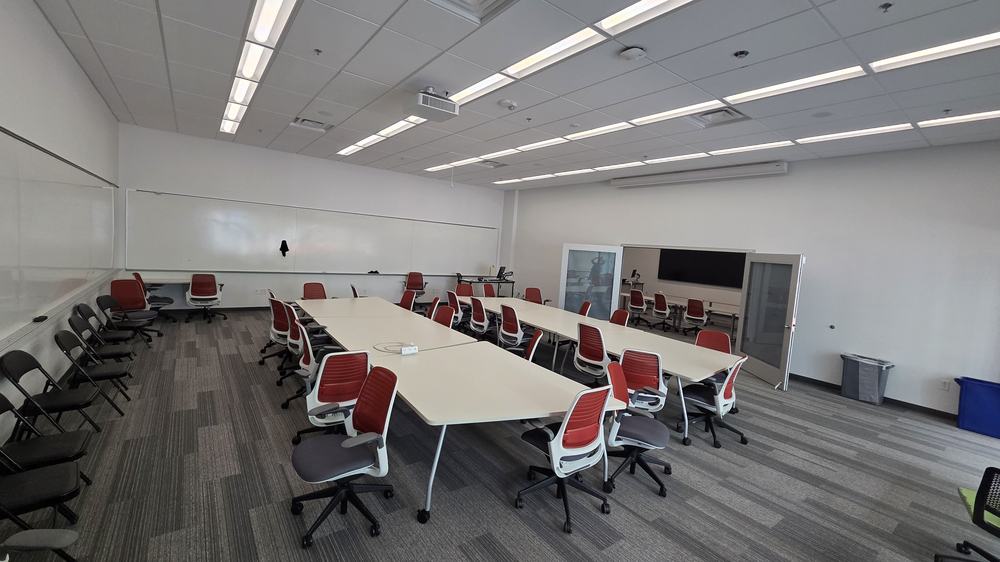PAIS 1010, the workshop room